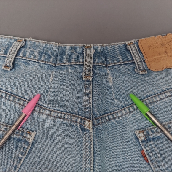 Vintage Levi's Distressed Denim Shorts Size 38 Blue Jean Cutoffs - Picture 12 of 16